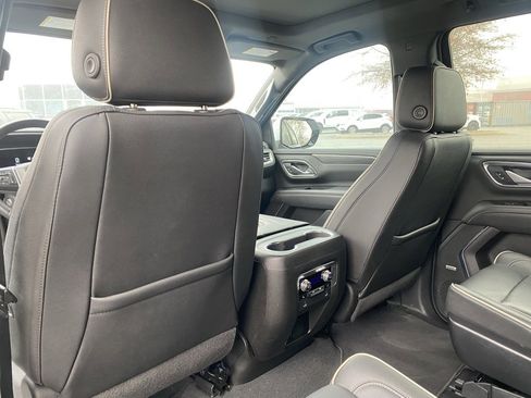 Used 2022 GMC Yukon SLT image 30