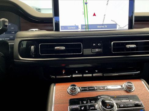 Used 2024 Lincoln Aviator Reserve w/ Equipment Group 201A image 32