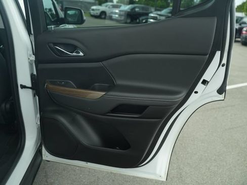 Used 2023 GMC Acadia SLE FWD image 23