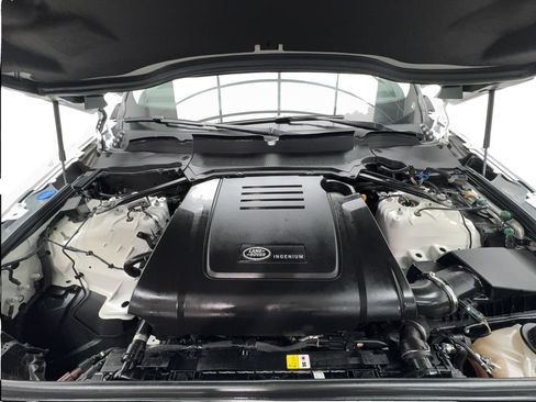 Used 2023 Land Rover Discovery S AWD/4WD image 18