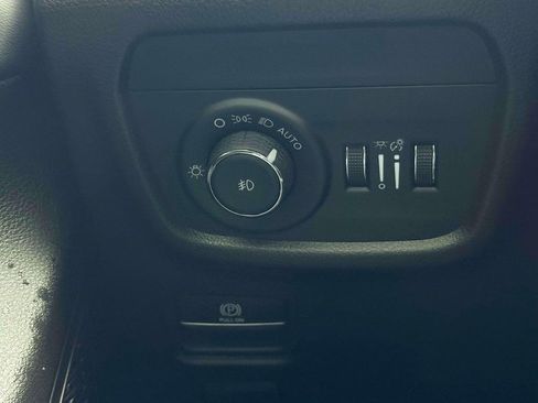 Used 2024 Jeep Grand Cherokee L Limited w/ Luxury Tech Group II image 20