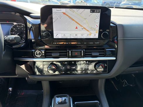 Used 2022 Nissan Pathfinder SL image 24