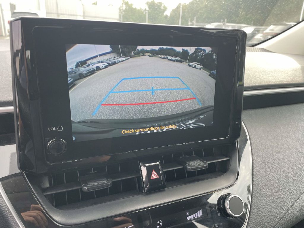Used 2025 Toyota Corolla LE FWD image 30