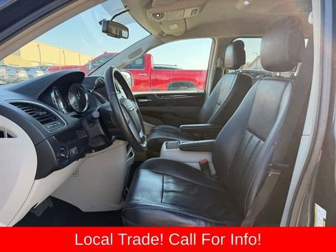 Used 2013 Chrysler Town & Country Touring image 11