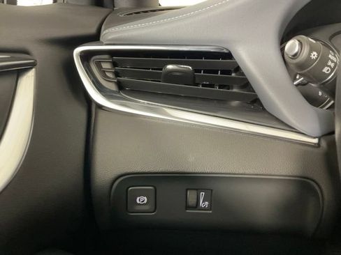 Used 2024 Buick Enclave Essence w/ Sport Touring Edition AWD/4WD image 18