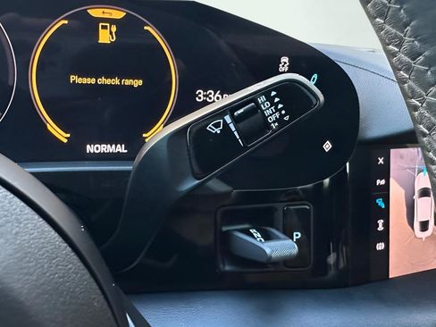 Used 2022 Porsche Taycan image 28