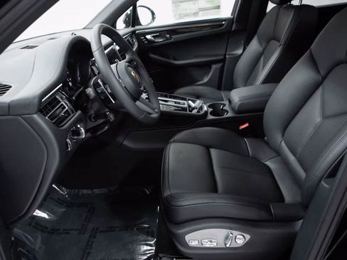 Certified 2026 Porsche Macan AWD/4WD image 23