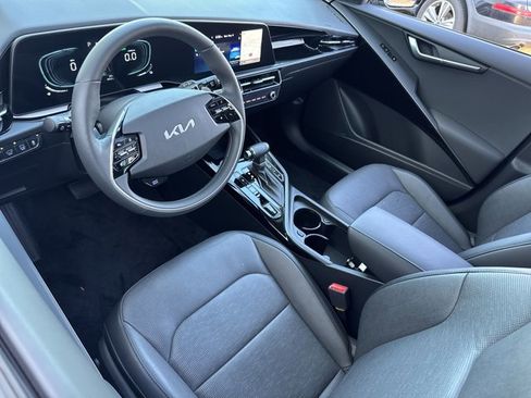 New 2025 Kia Niro SX image 18