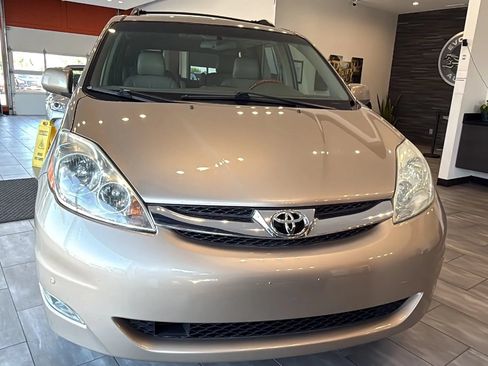 Used 2006 Toyota Sienna XLE Limited w/ XLE Limited Pkg 2 AWD/4WD image 2