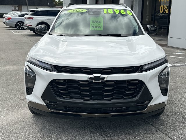 Used 2025 Chevrolet Trax ACTIV w/ Sunroof Package FWD image 4