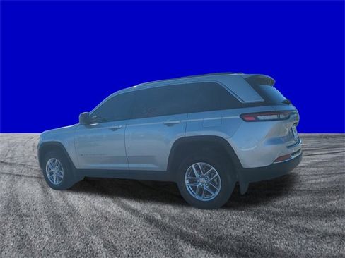 Used 2025 Jeep Grand Cherokee Laredo X image 6