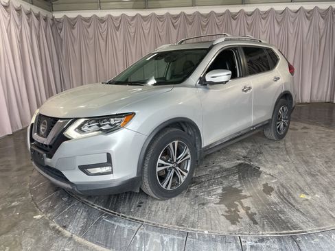 Used 2017 Nissan Rogue SL w/ SL Premium Package image 2