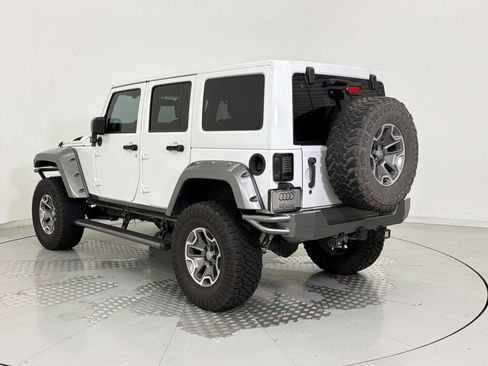 Used 2018 Jeep Wrangler Unlimited Rubicon w/ Connectivity Group AWD/4WD image 3