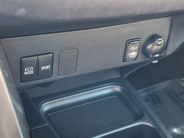 Used 2018 Toyota RAV4 LE w/ All Weather Liner Package AWD/4WD image 31