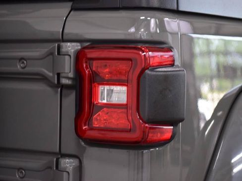 Used 2021 Jeep Wrangler Unlimited Sahara w/ Safety Group AWD/4WD image 19