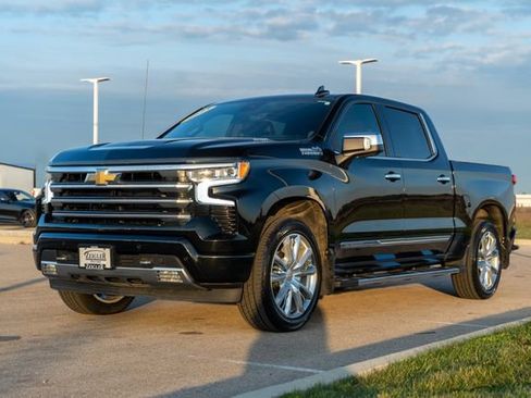 Used 2023 Chevrolet Silverado 1500 High Country AWD/4WD image 3