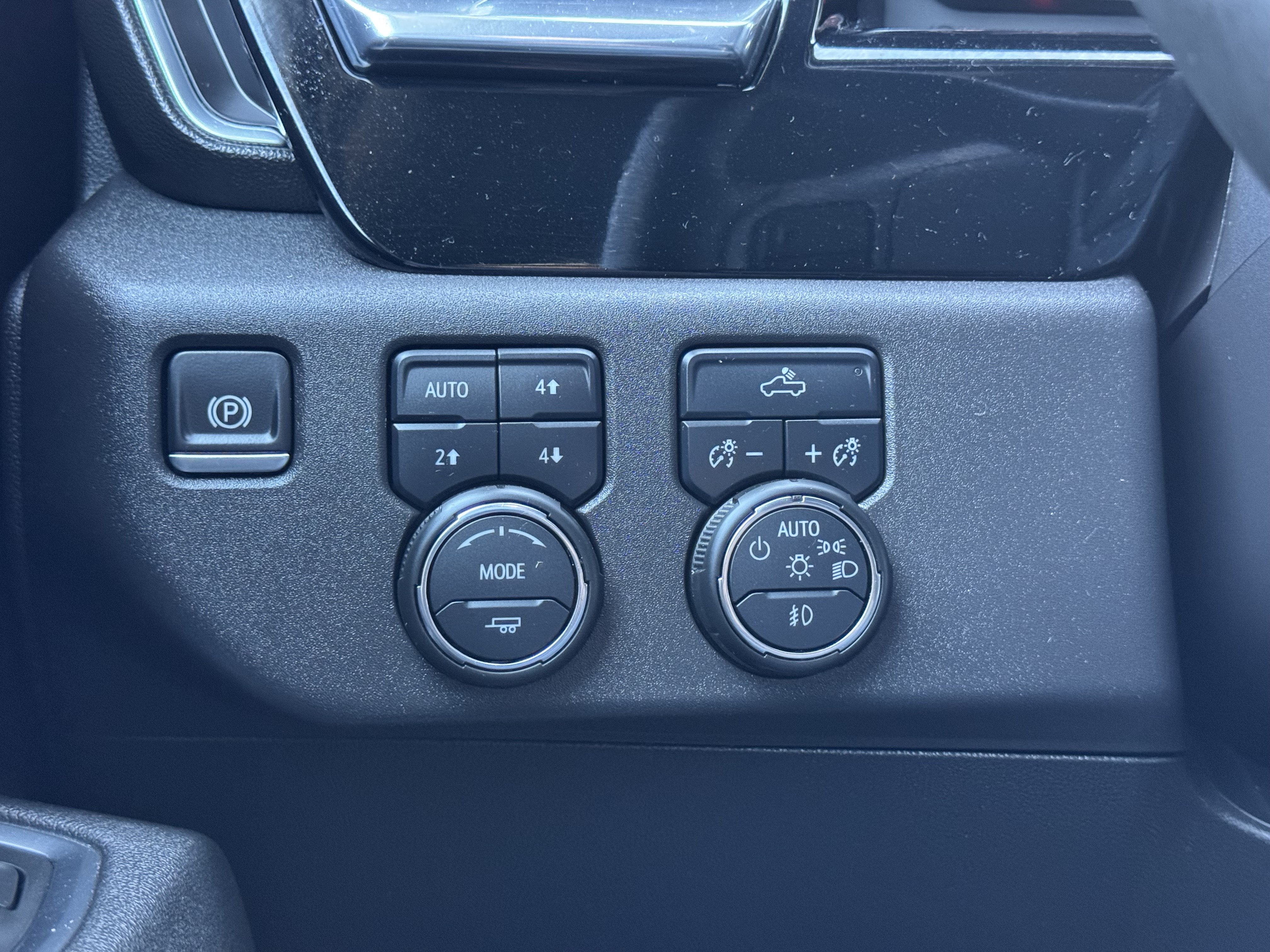 Used 2025 Chevrolet Silverado 1500 LT Trail Boss w/ Protection Package AWD/4WD image 27