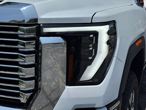 New 2026 GMC Sierra 2500 Denali w/ Denali Reserve Package AWD/4WD image 3
