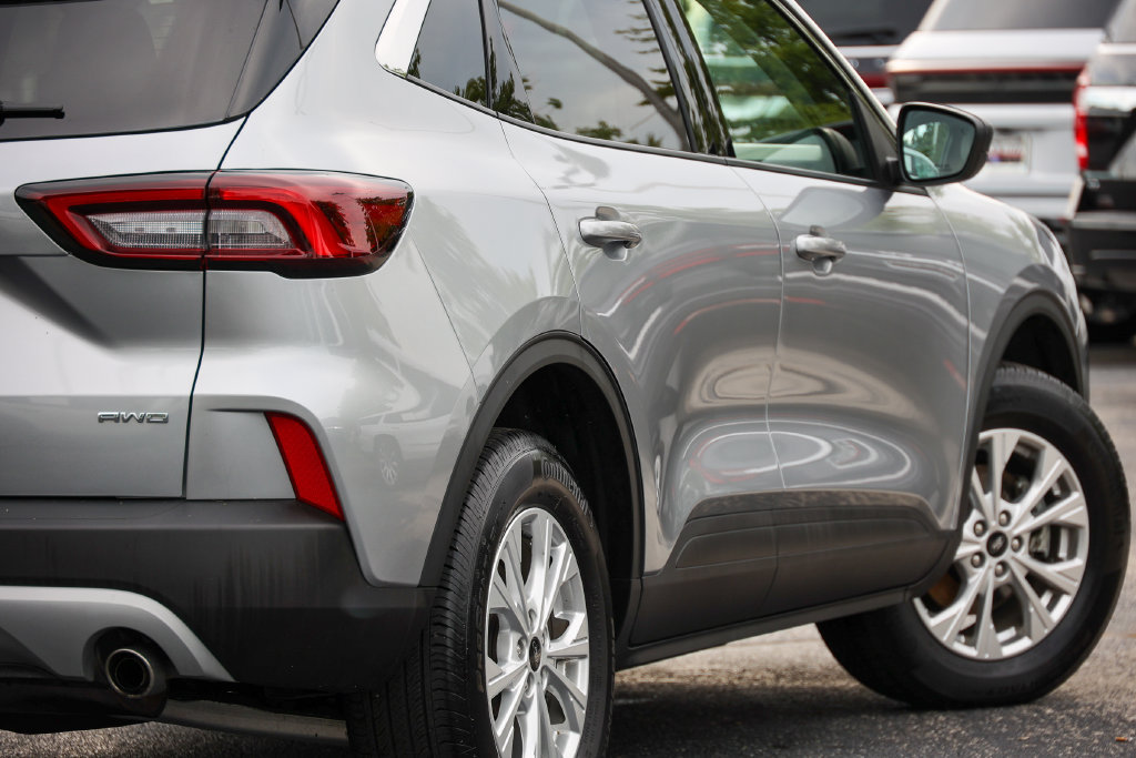 Certified 2023 Ford Escape Active AWD/4WD image 19