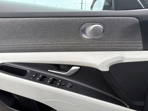 Used 2025 Hyundai Elantra Limited FWD image 17