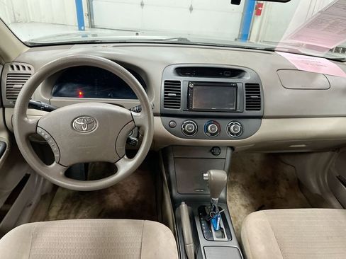 Used 2005 Toyota Camry LE FWD image 10