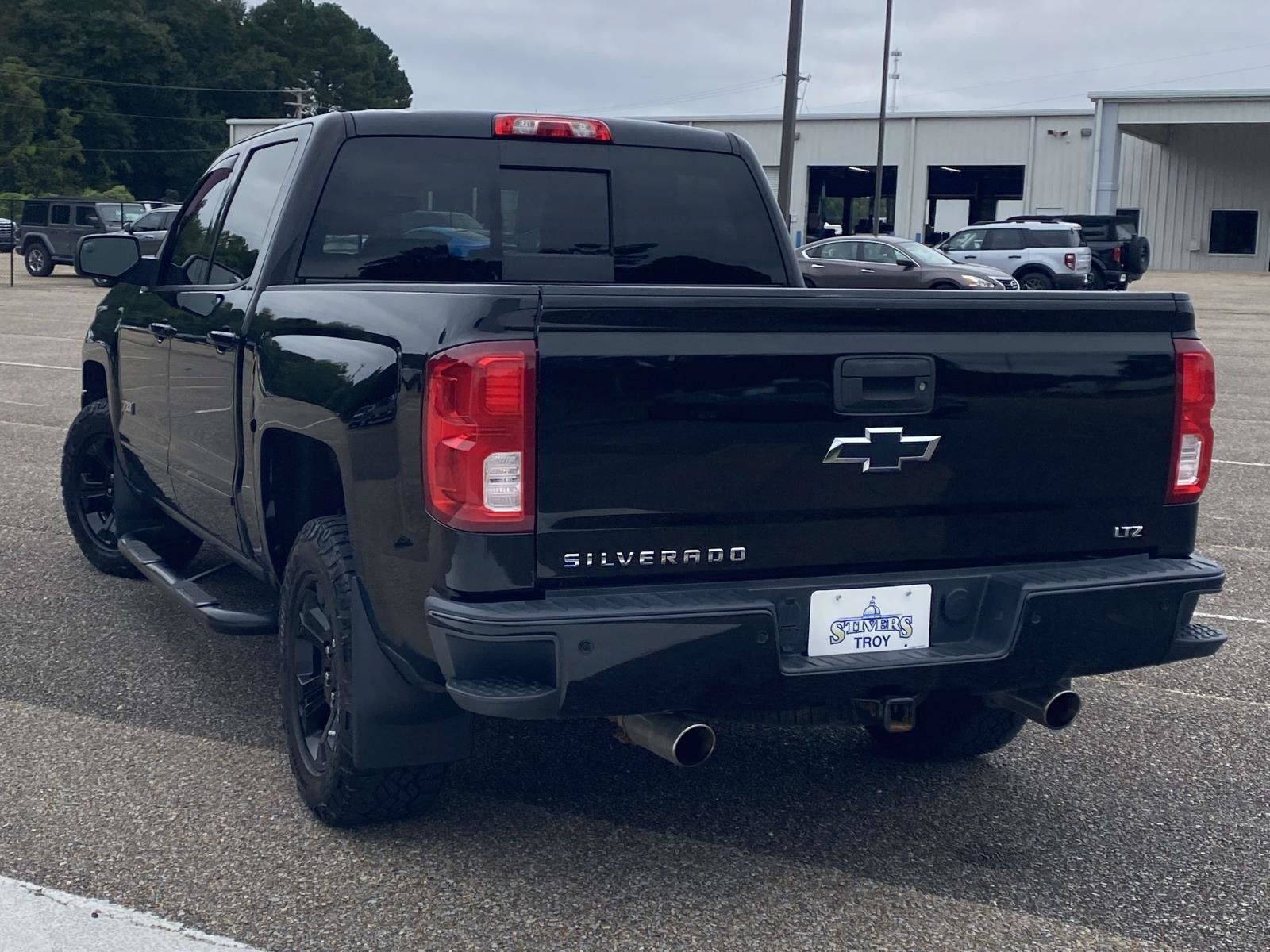 Used 2017 Chevrolet Silverado 1500 LTZ Z71 w/ LTZ Plus Package AWD/4WD image 5