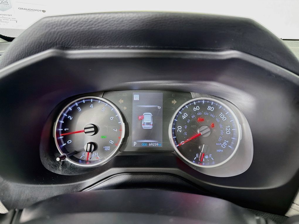 Used 2021 Toyota RAV4 XLE Premium FWD image 18