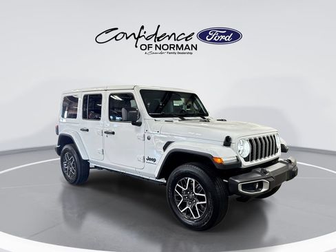 Used 2026 Jeep Wrangler Unlimited Sahara AWD/4WD image 11