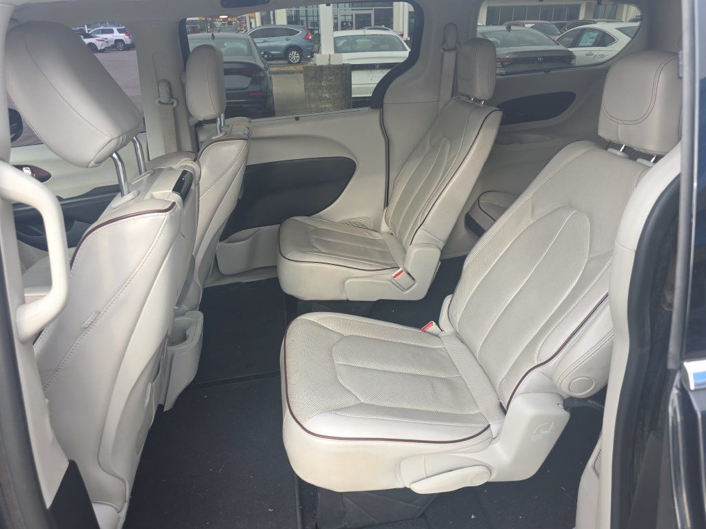Used 2020 Chrysler Pacifica Limited w/ Advanced Safetytec Group FWD image 12