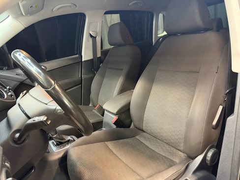 Used 2017 Volkswagen Tiguan Limited w/ Premium Package image 10