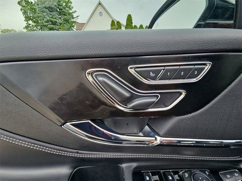 Used 2023 Lincoln Corsair Standard w/ Equipment Group 102A image 14