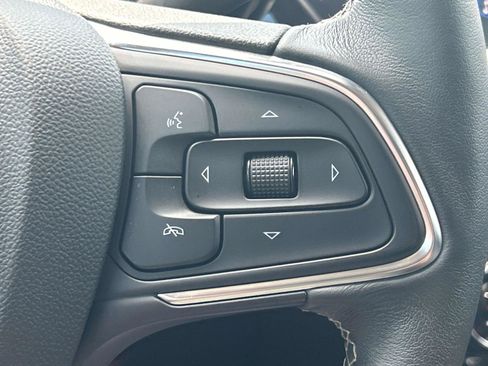 Used 2022 Buick Encore GX Essence w/ Experience Buick Package FWD image 23