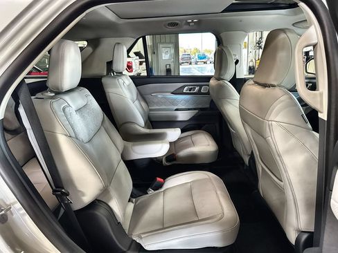 New 2026 Ford Explorer Platinum w/ LUX Leather Package AWD/4WD image 32