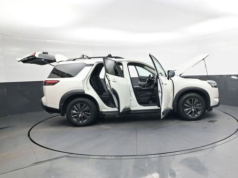 Used 2022 Nissan Pathfinder SV image 47