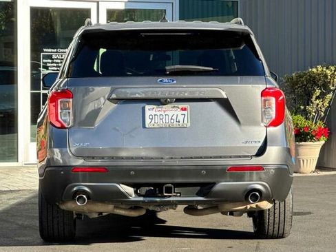 Certified 2022 Ford Explorer XLT w/ Equipment Group 202A image 5