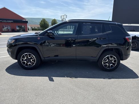 Used 2024 Jeep Compass Trailhawk AWD/4WD image 7