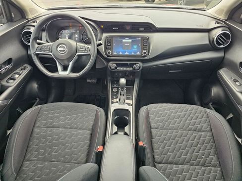 Used 2022 Nissan Kicks SV image 9