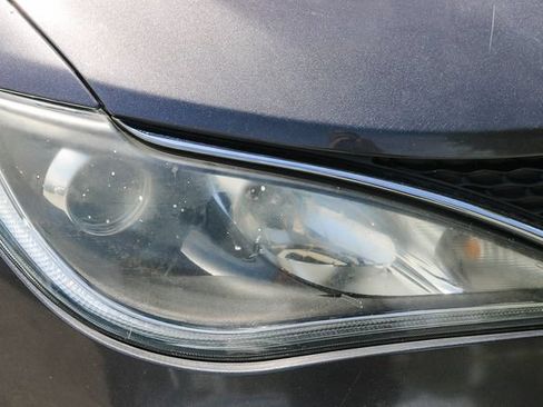 Used 2019 Chrysler Pacifica Touring-L FWD image 6