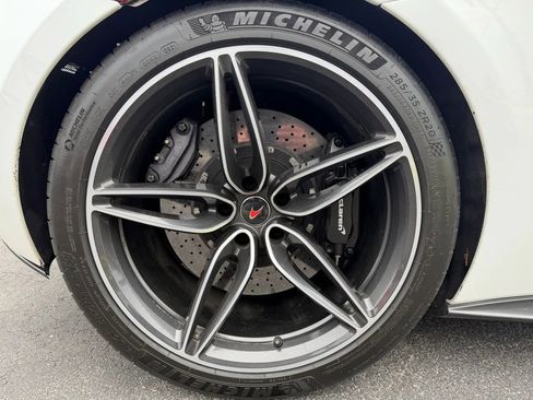 Used 2017 McLaren 570S image 42