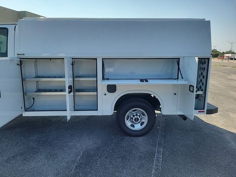 New 2025 GMC Savana 3500 w/ Power Convenience Package image 11