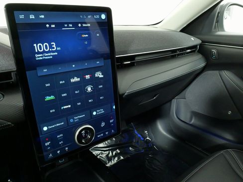 Used 2022 Ford Mustang Mach-E Premium image 46