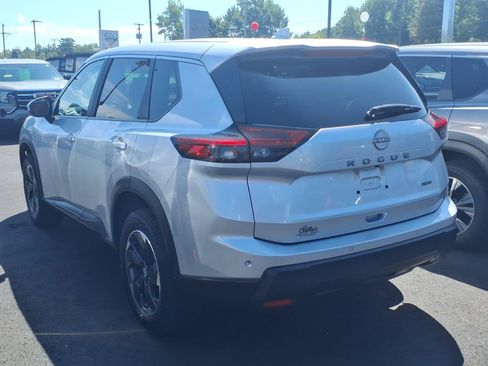 Used 2025 Nissan Rogue SV AWD/4WD image 5