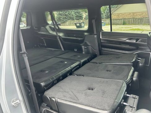 Used 2024 Jeep Wagoneer L Series II w/ Flexible Seating Group AWD/4WD image 50