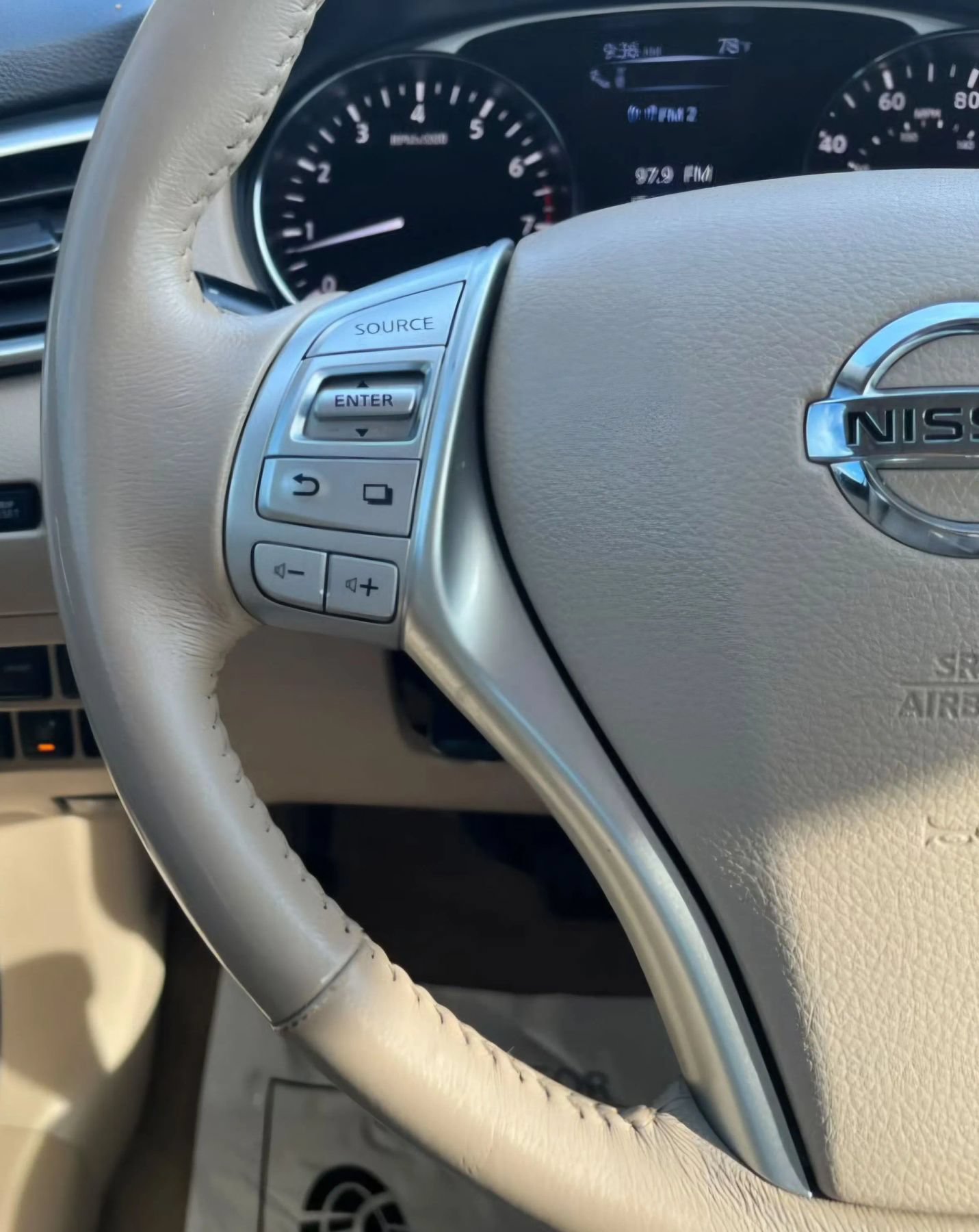 Used 2015 Nissan Rogue SL w/ SL Premium Package FWD image 29