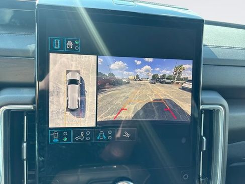Used 2025 GMC Yukon XL Denali AWD/4WD image 17