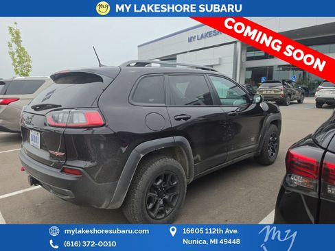Used 2021 Jeep Cherokee Trailhawk AWD/4WD image 3