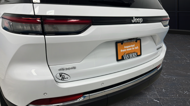 Certified 2025 Jeep Grand Cherokee Limited w/ Luxury Tech Group II AWD/4WD image 39