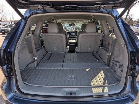 Used 2019 Toyota Highlander XLE FWD image 32