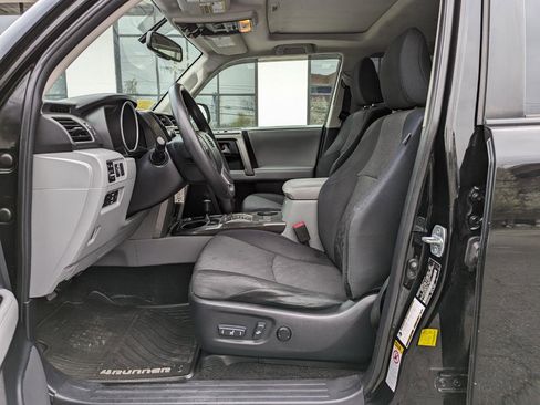 Used 2012 Toyota 4Runner Trail AWD/4WD image 12