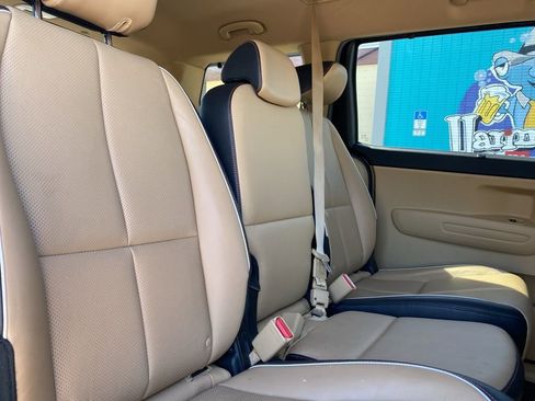 Used 2019 Kia Sedona EX image 14